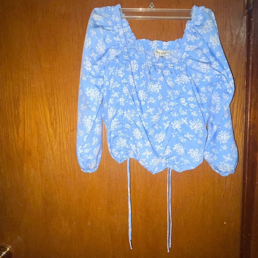 Speed Limit blue & white ruched Floral Blouse Long sleeve Top- Size: Small